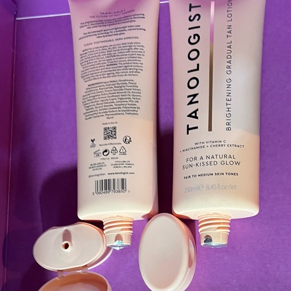 Tanologist Daily Glow Brightening Gradual Tan Lotion - Cream 2/$25 - Picture 2 of 3